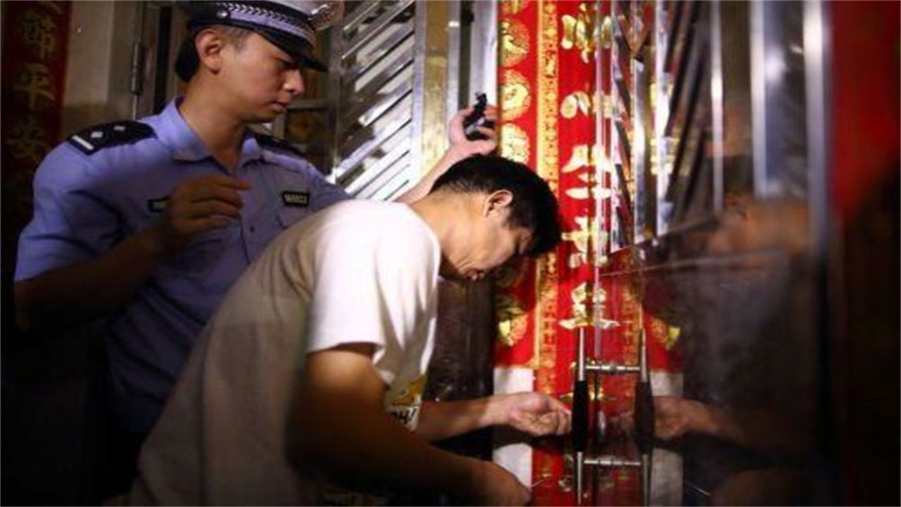 海南州请开锁师傅开了锁后，师傅